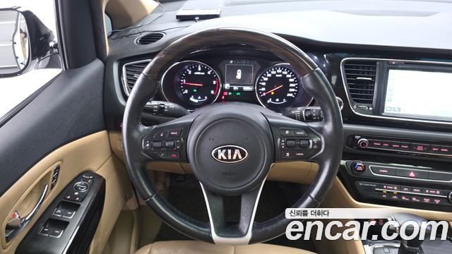 Kia Canival 2018 — photo 19