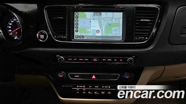 Kia Canival 2018 — photo 20