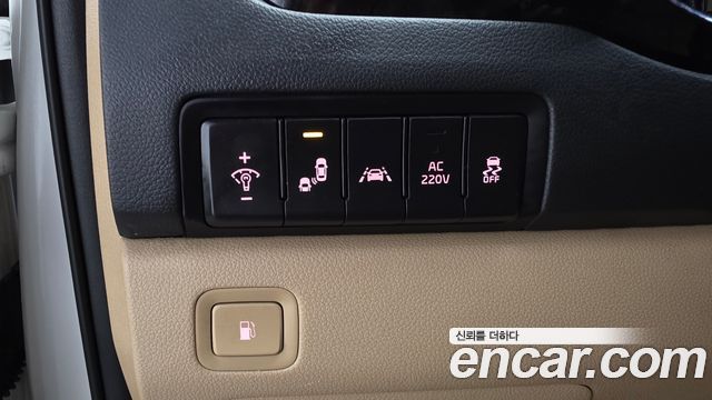 Kia Canival 2018 — photo 22