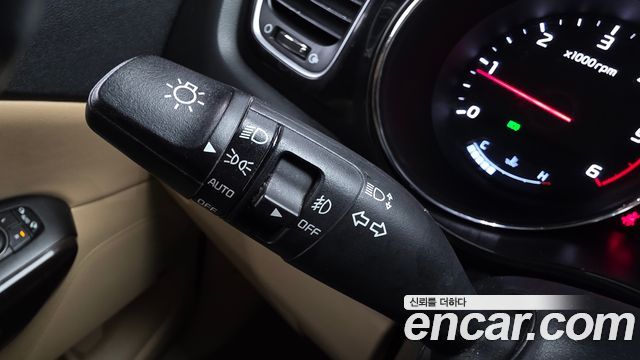 Kia Canival 2018 — photo 23