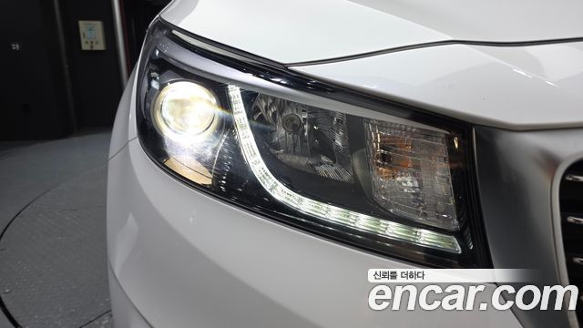 Kia Canival 2018 — photo 8