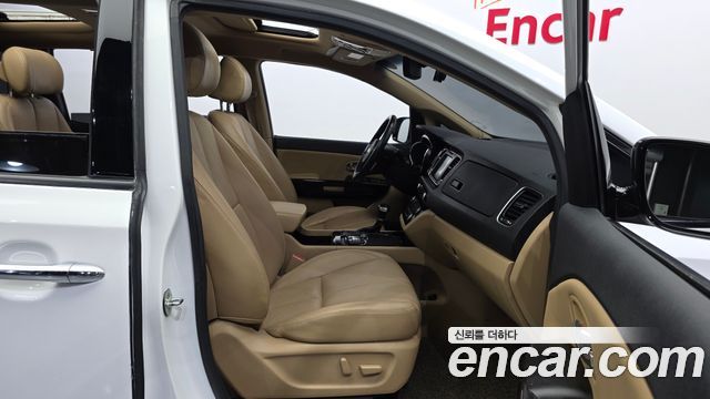 Kia Canival 2018 — photo 16