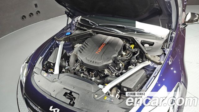 Kia Stinger 2023 — photo 6