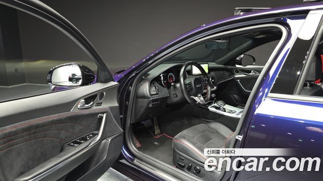 Kia Stinger 2023 — photo 13