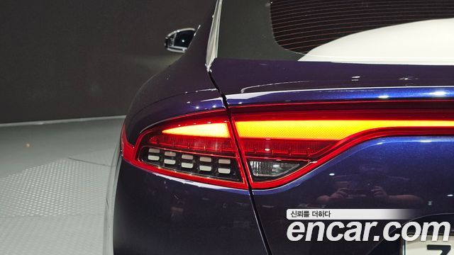 Kia Stinger 2023 — photo 9