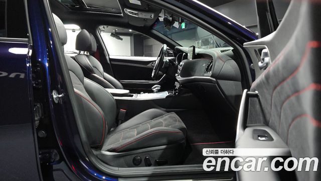 Kia Stinger 2023 — photo 16