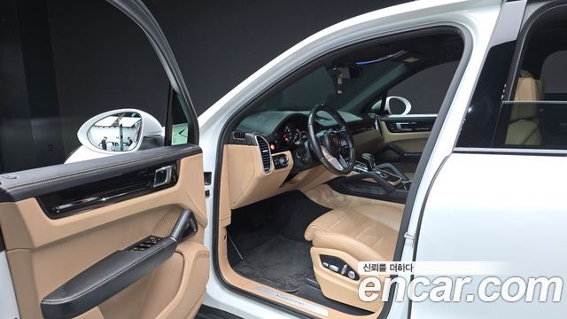 Porsche Cayenne 2020 — photo 13