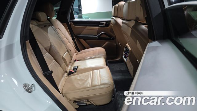 Porsche Cayenne 2020 — photo 17