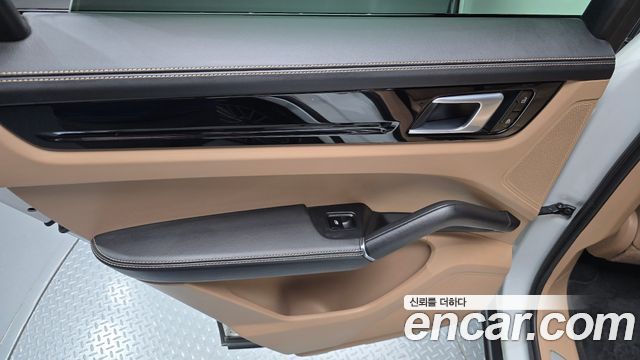 Porsche Cayenne 2020 — photo 15