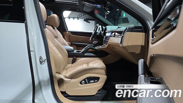 Porsche Cayenne 2020 — photo 16