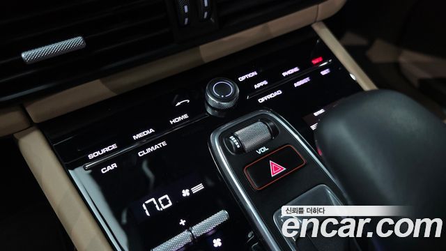 Porsche Cayenne 2020 — photo 27