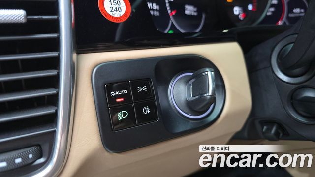 Porsche Cayenne 2020 — photo 29