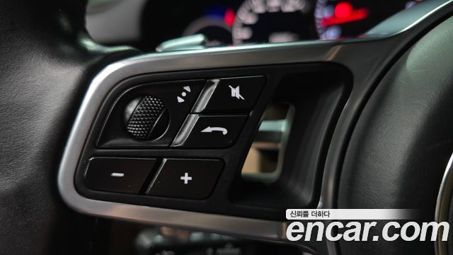 Porsche Cayenne 2020 — photo 31