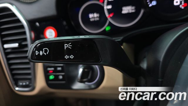 Porsche Cayenne 2020 — photo 33