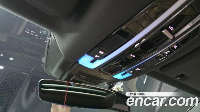 Porsche Cayenne 2020 — photo 35