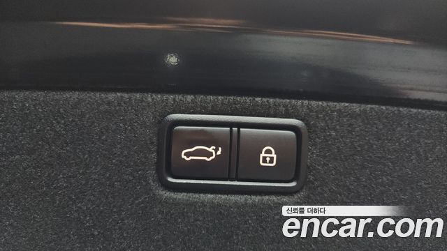 Genesis G80 2018 — photo 18