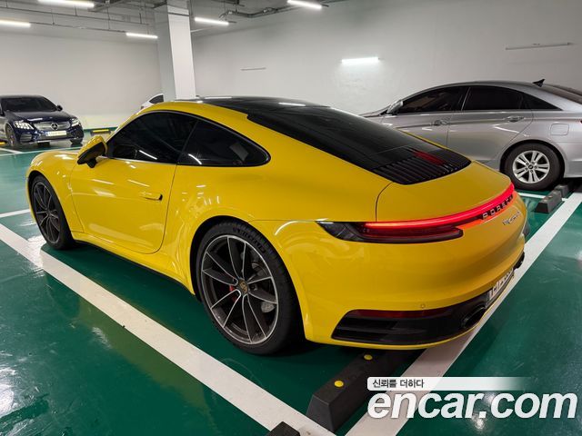 Porsche 911 2021 — photo 2
