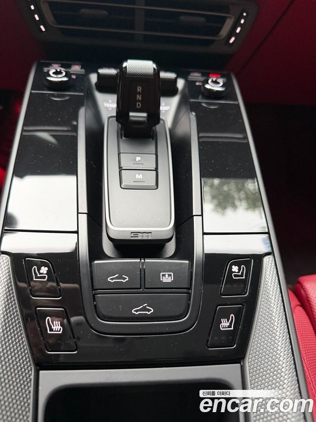 Porsche 911 2021 — photo 17