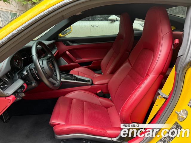 Porsche 911 2021 — photo 19
