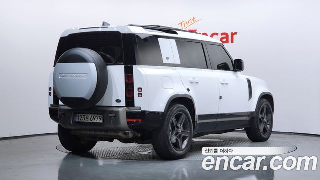 Land Rover Defender 2022 — photo 2
