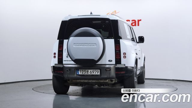 Land Rover Defender 2022 — photo 4