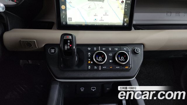 Land Rover Defender 2022 — photo 12