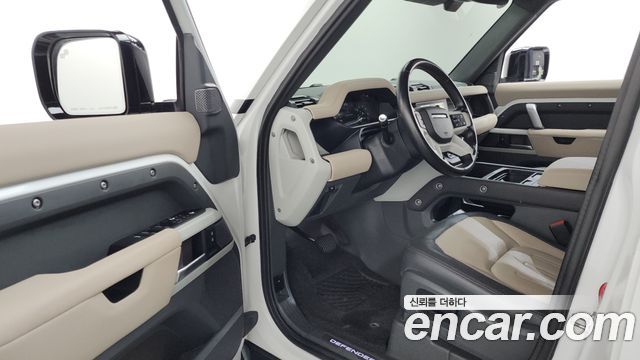 Land Rover Defender 2022 — photo 13