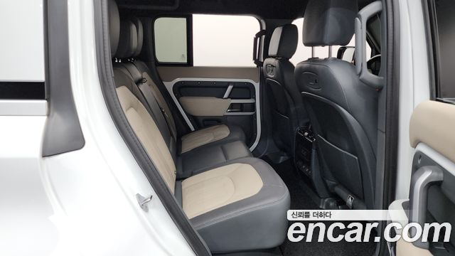 Land Rover Defender 2022 — photo 17