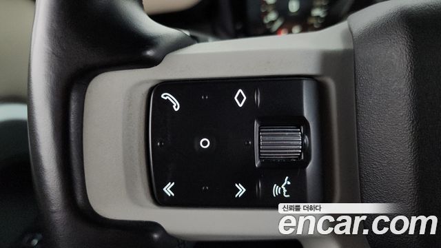 Land Rover Defender 2022 — photo 24