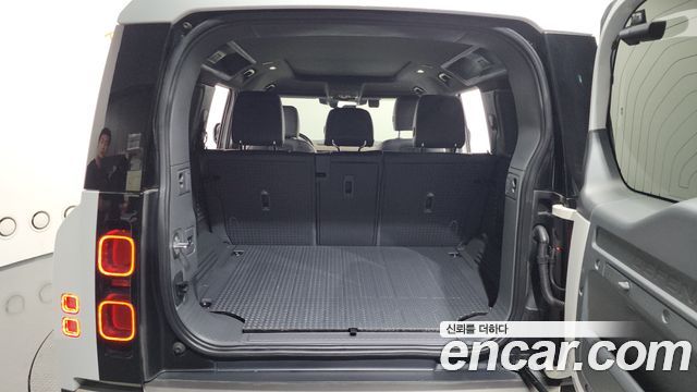 Land Rover Defender 2022 — photo 26