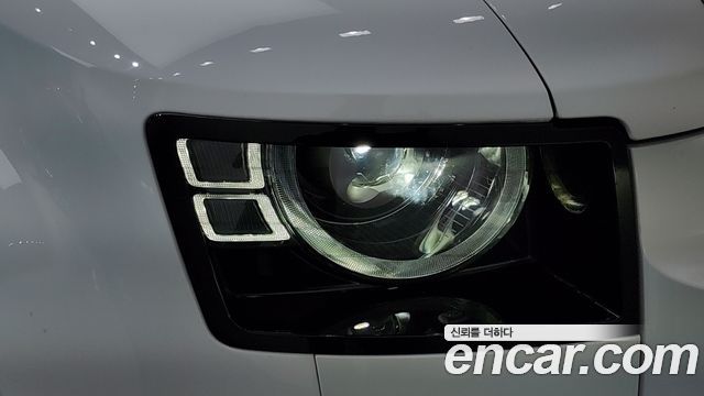 Land Rover Defender 2022 — photo 8