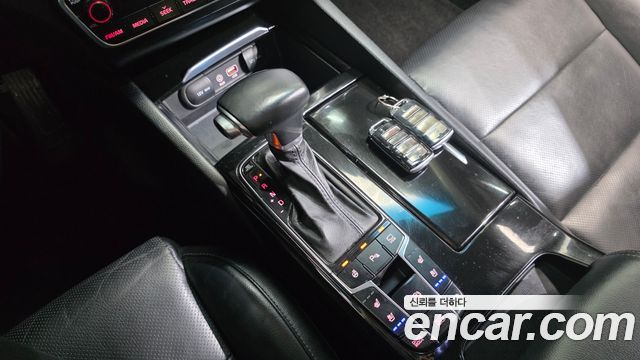 Kia K7 2016 — photo 12