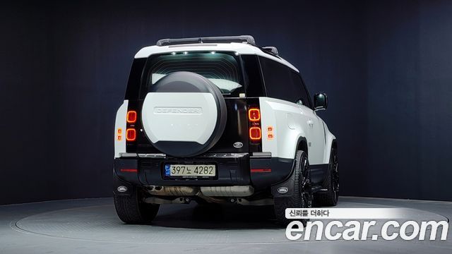 Land Rover Defender 2022 — photo 4