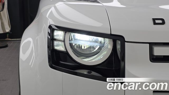 Land Rover Defender 2022 — photo 8
