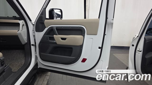 Land Rover Defender 2022 — photo 15