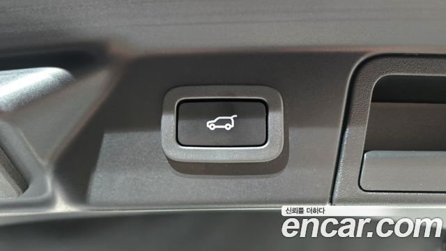Land Rover Range Rover Velar 2018 — photo 25