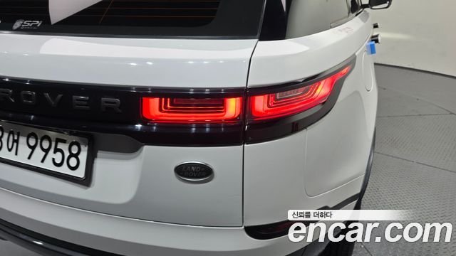 Land Rover Range Rover Velar 2018 — photo 9