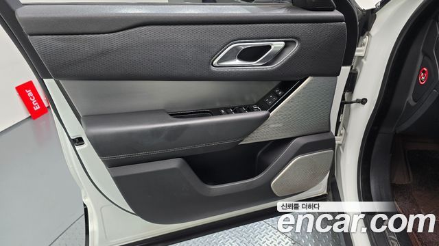 Land Rover Range Rover Velar 2018 — photo 14