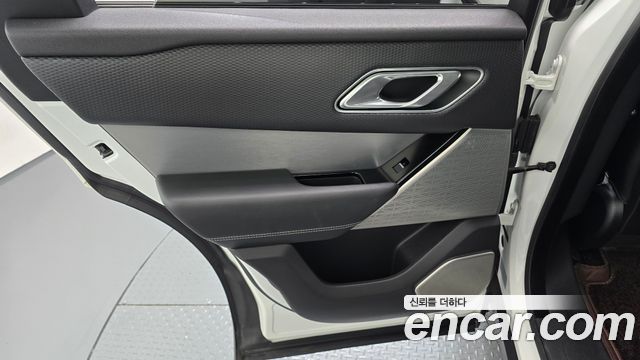 Land Rover Range Rover Velar 2018 — photo 15