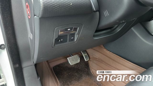 Land Rover Range Rover Velar 2018 — photo 28