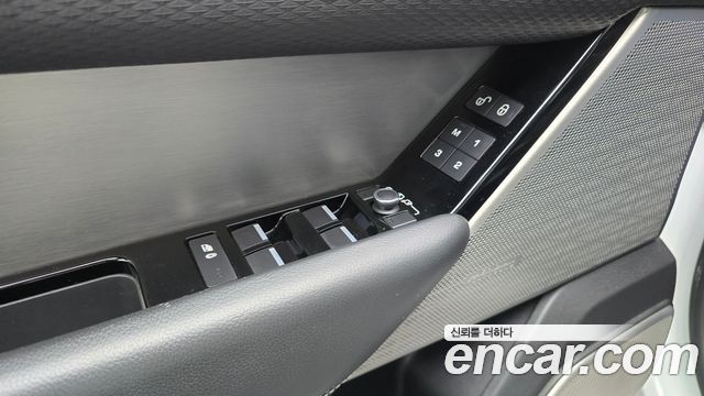 Land Rover Range Rover Velar 2018 — photo 30