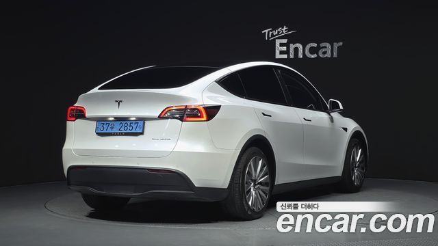 Tesla Model Y 2021 — photo 2