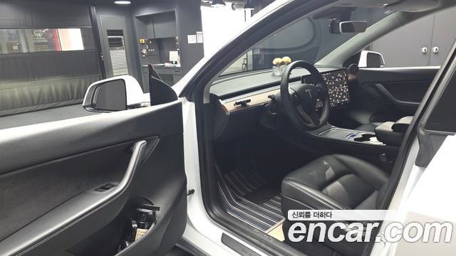 Tesla Model Y 2021 — photo 10