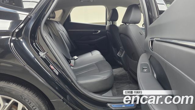 Hyundai Sonata 2022 — photo 17
