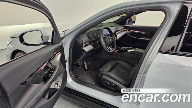 BMW 5-Series 2026 — photo 13