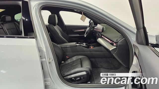 BMW 5-Series 2026 — photo 17