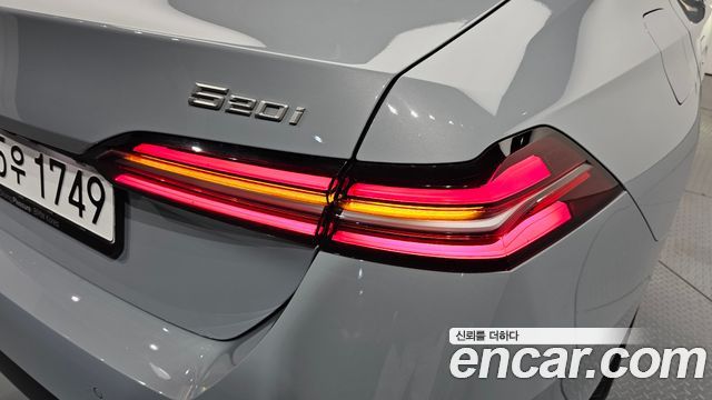 BMW 5-Series 2026 — photo 9