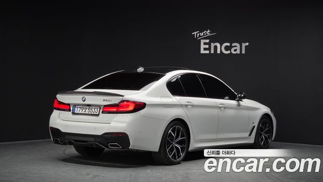 BMW 5-Series 2022 — photo 2
