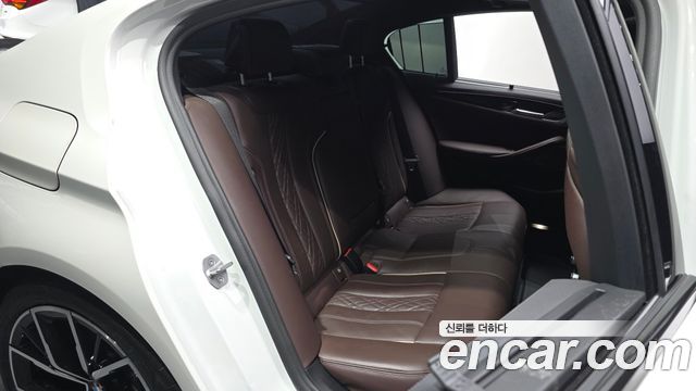 BMW 5-Series 2022 — photo 12