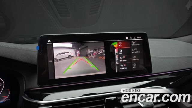 BMW 5-Series 2022 — photo 16